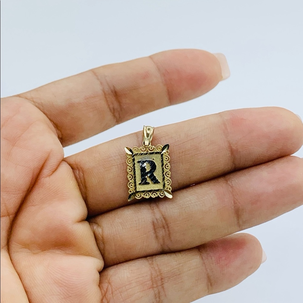 ❤️ 10k Solid Gold Small Initial “R” Charm Pendant